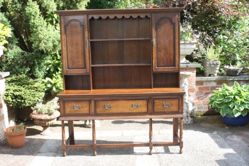 a 19th century oak and mahogany crossbanded dresser - CATEGORY: ANTIQUE DRESSERS - DATED 19TH CENTURY
