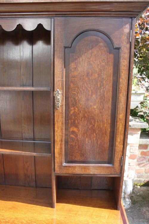 A 19TH CENTURY OAK AND MAHOGANY CROSSBANDED DRESSER - ADDITIONAL PHOTO 2