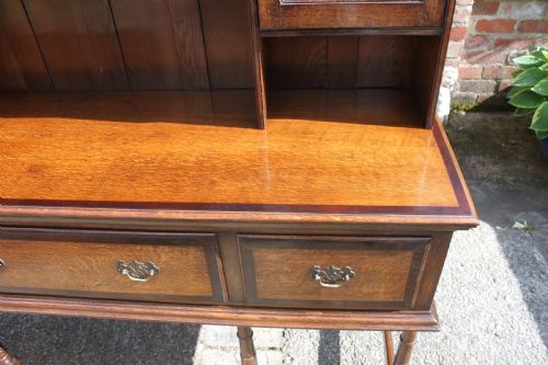 A 19TH CENTURY OAK AND MAHOGANY CROSSBANDED DRESSER - ADDITIONAL PHOTO 4
