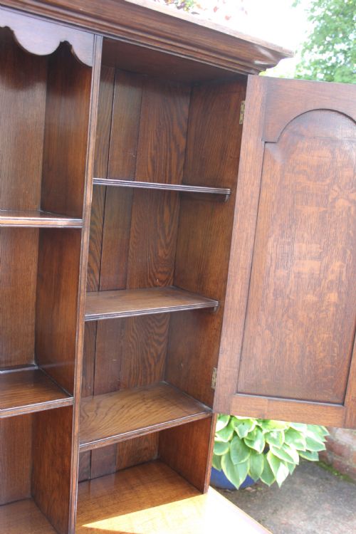A 19TH CENTURY OAK AND MAHOGANY CROSSBANDED DRESSER - ADDITIONAL PHOTO 8