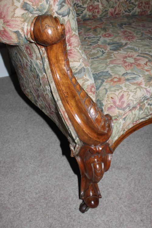 VICTORIAN WALNUT CHESTERFIELD SETTEE - ADDITIONAL PHOTO 1