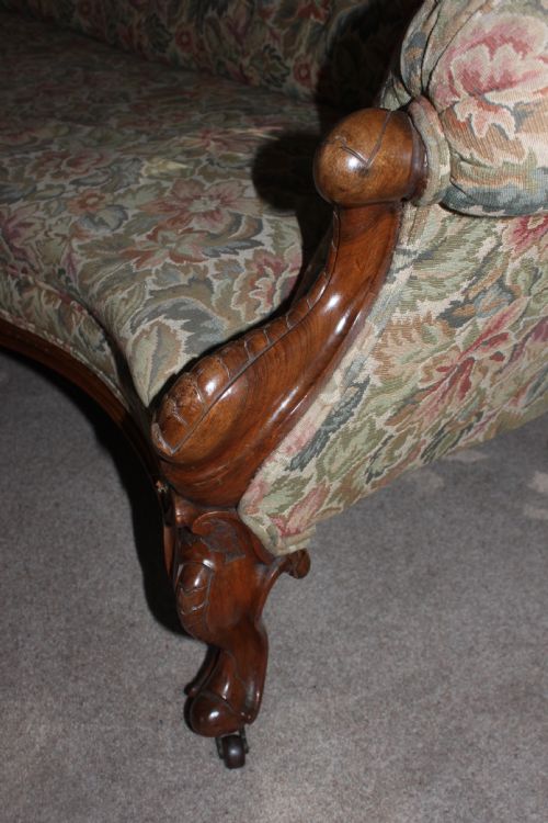 VICTORIAN WALNUT CHESTERFIELD SETTEE - ADDITIONAL PHOTO 2