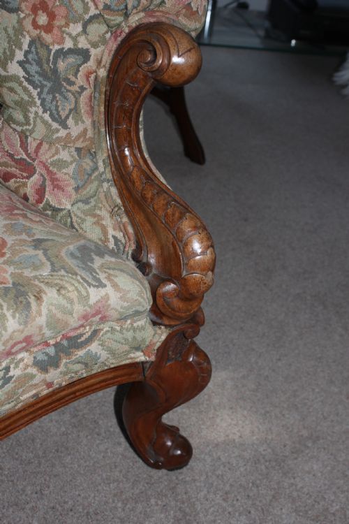 VICTORIAN WALNUT CHESTERFIELD SETTEE - ADDITIONAL PHOTO 3
