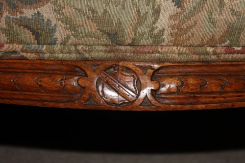 VICTORIAN WALNUT CHESTERFIELD SETTEE - ADDITIONAL PHOTO 4