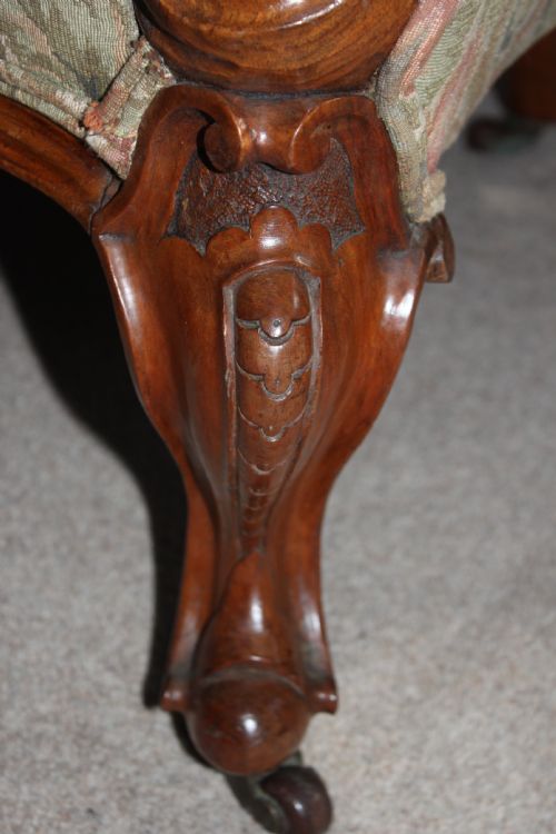 VICTORIAN WALNUT CHESTERFIELD SETTEE - ADDITIONAL PHOTO 6
