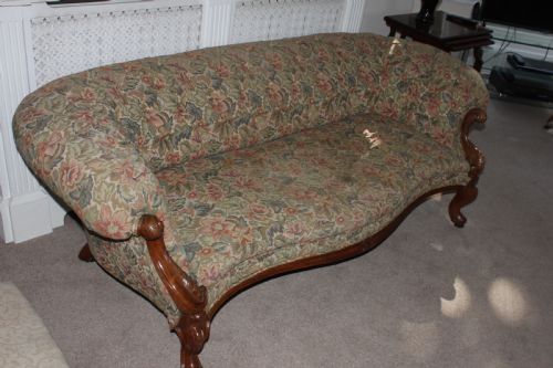 VICTORIAN WALNUT CHESTERFIELD SETTEE - ADDITIONAL PHOTO 10