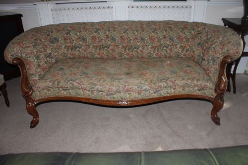 VICTORIAN WALNUT CHESTERFIELD SETTEE - ADDITIONAL PHOTO 11