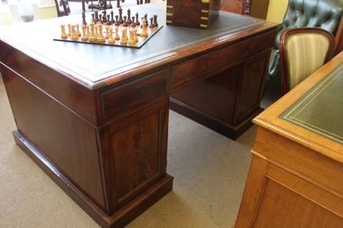 A FINE 19TH CENTURY REGENCY PERIOD MAHOGANY PEDESTAL PARTNERS DESK - ADDITIONAL PHOTO 1