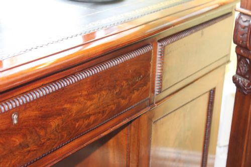 A FINE 19TH CENTURY REGENCY PERIOD MAHOGANY PEDESTAL PARTNERS DESK - ADDITIONAL PHOTO 3