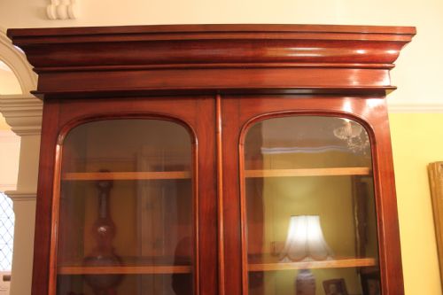 VICTORIAN MAHOGANY TWO DOOR BOOKCASE ON CUPBOARD - ADDITIONAL PHOTO 4