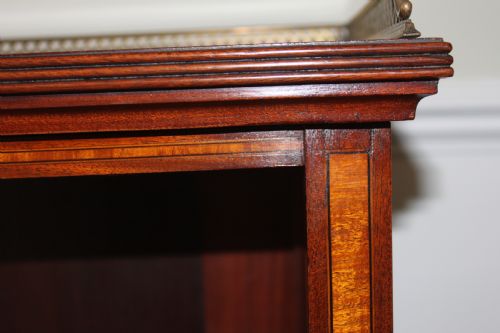 AN INLAID EDWARDIAN SHERATON REVIVAL BOOKCASE - ADDITIONAL PHOTO 3