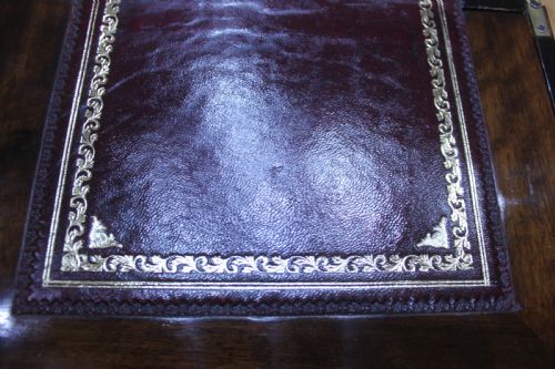 A VICTORIAN WALNUT WRITING SLOPE - ADDITIONAL PHOTO 9