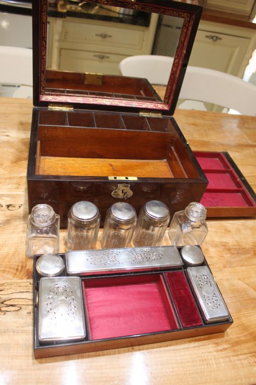 VICTORIAN ROSEWOOD AND MOTHER OF PEARL INLAID FITTED VANITYJEWELLERY CASE - ADDITIONAL PHOTO 6