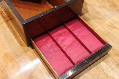 VICTORIAN ROSEWOOD AND MOTHER OF PEARL INLAID FITTED VANITYJEWELLERY CASE - ADDITIONAL PHOTO 9