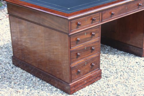 EARLY VICTORIAN MAHOGANY PARTNERS DESK - ADDITIONAL PHOTO 2