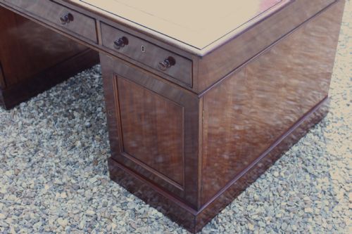 EARLY VICTORIAN MAHOGANY PARTNERS DESK - ADDITIONAL PHOTO 4