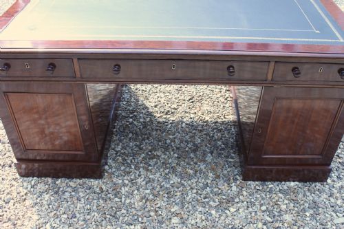 EARLY VICTORIAN MAHOGANY PARTNERS DESK - ADDITIONAL PHOTO 5