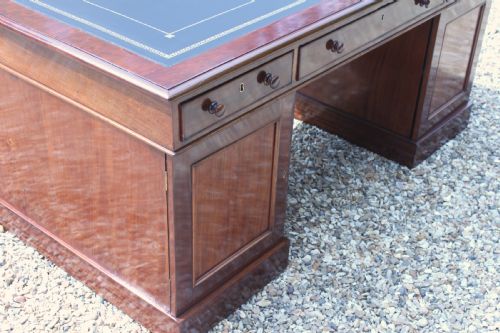 EARLY VICTORIAN MAHOGANY PARTNERS DESK - ADDITIONAL PHOTO 6