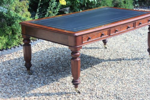 A FINE 19TH CENTURY VICTORIAN MAHOGANY PARTNERS LIBRARY TABLE - ADDITIONAL PHOTO 1
