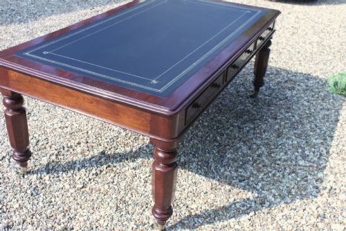 A FINE 19TH CENTURY VICTORIAN MAHOGANY PARTNERS LIBRARY TABLE - ADDITIONAL PHOTO 2