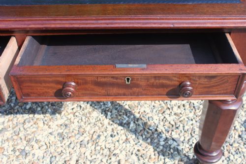 A FINE 19TH CENTURY VICTORIAN MAHOGANY PARTNERS LIBRARY TABLE - ADDITIONAL PHOTO 7
