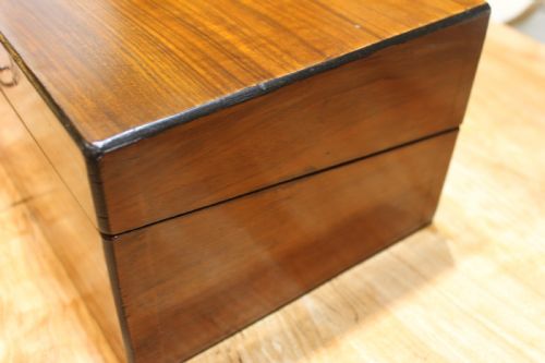 A VICTORIAN WALNUT WRITING SLOPE - ADDITIONAL PHOTO 2
