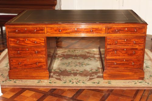 A FINE GEORGE IV EARLY 19TH CENTURY 18 DRAWER MAHOGANY PARTNERS DESK - ADDITIONAL PHOTO 19