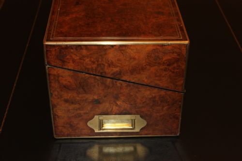 A 19TH CENTURY TOP QUALITY BURR WALNUT AND BRASS INLAID WRITING SLOPE - ADDITIONAL PHOTO 5
