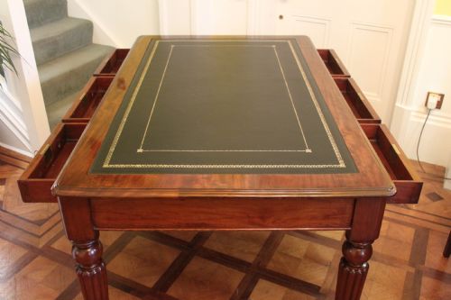 AN EARLY 19TH CENTURY LIGHT MAHOGANY SIX DRAWER PARTNERS LIBRARY TABLE - ADDITIONAL PHOTO 7