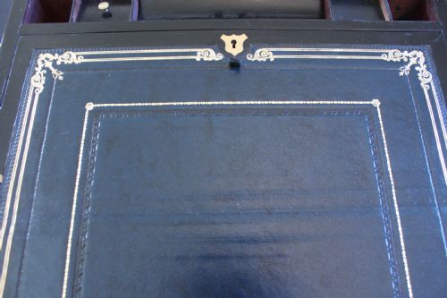 A FINE VICTORIAN BURR WALNUT AND BRASS BOUND WRITING SLOPE - ADDITIONAL PHOTO 7