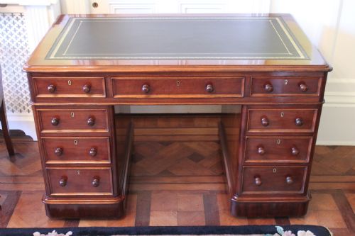victorian mahogany pedestal desk - CATEGORY: ANTIQUE DESKS - DATED VICTORIAN