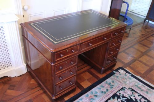 VICTORIAN MAHOGANY PEDESTAL DESK - ADDITIONAL PHOTO 3