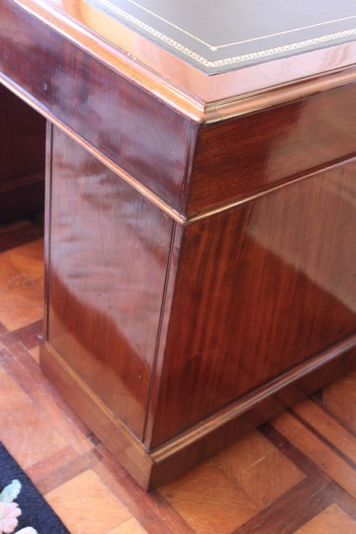 VICTORIAN MAHOGANY PEDESTAL DESK - ADDITIONAL PHOTO 5