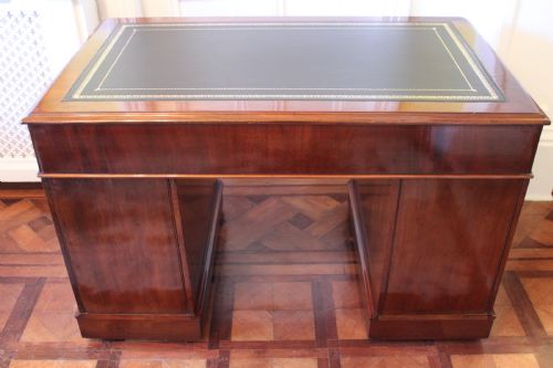 VICTORIAN MAHOGANY PEDESTAL DESK - ADDITIONAL PHOTO 8