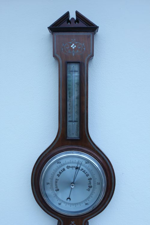 AN EARLY 20TH CENTURY INLAID MAHOGANY ANEROID BAROMETER - ADDITIONAL PHOTO 6