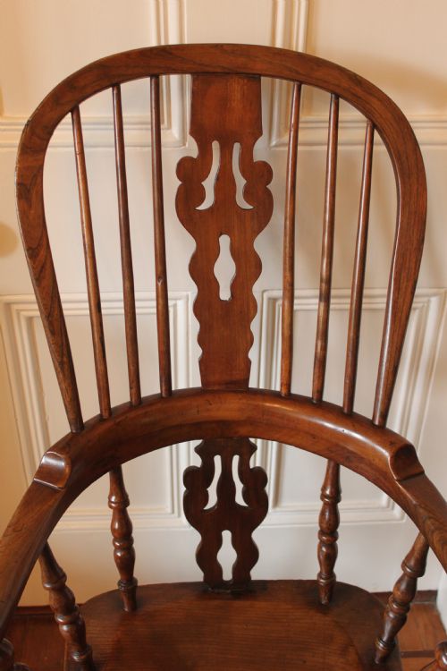 A 19TH CENTURY NORTH COUNTRY ASH AND ELM BROADARM WINDSOR ARMCHAIR - ADDITIONAL PHOTO 3