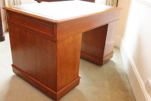 19TH CENTURY OAK PEDESTAL DESK BY EDWARDS ROBERTS - ADDITIONAL PHOTO 7