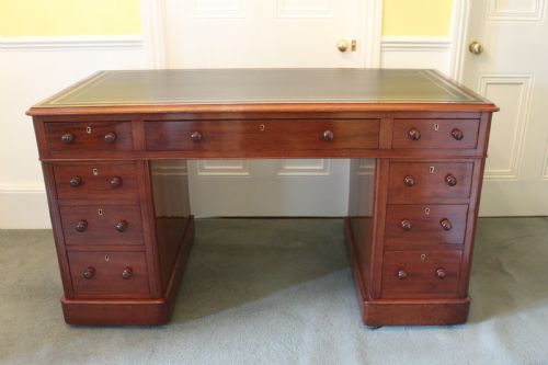 a good quality victorian mahogany 9drawer pedestal desk - CATEGORY: ANTIQUE DESKS - DATED VICTORIAN
