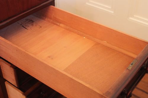 A 19TH CENTURY MAHOGANY GENTLEMAN'S DAVENPORT DESK - ADDITIONAL PHOTO 4