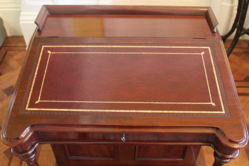 A 19TH CENTURY MAHOGANY GENTLEMAN'S DAVENPORT DESK - ADDITIONAL PHOTO 7