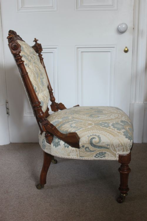 FINE WALNUT VICTORIAN LADY'S OR NURSING CHAIR - ADDITIONAL PHOTO 1