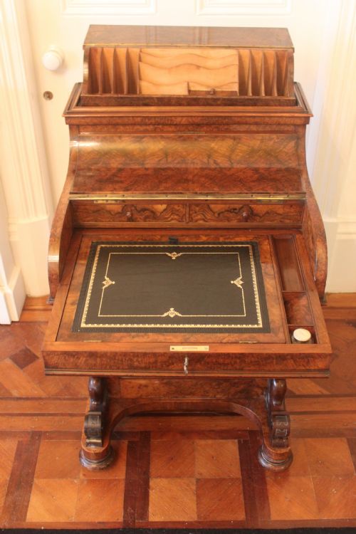 A FINE VICTORIAN DAVENPORT DESK - ADDITIONAL PHOTO 9