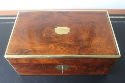A VICTORIAN FIGURED WALNUT WRITING SLOPE WITH SECRET DRAWERS - ADDITIONAL PHOTO 1