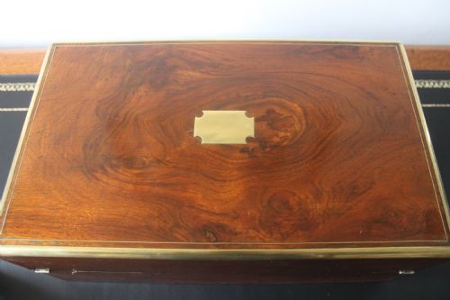 A VICTORIAN FIGURED WALNUT WRITING SLOPE WITH SECRET DRAWERS - ADDITIONAL PHOTO 5