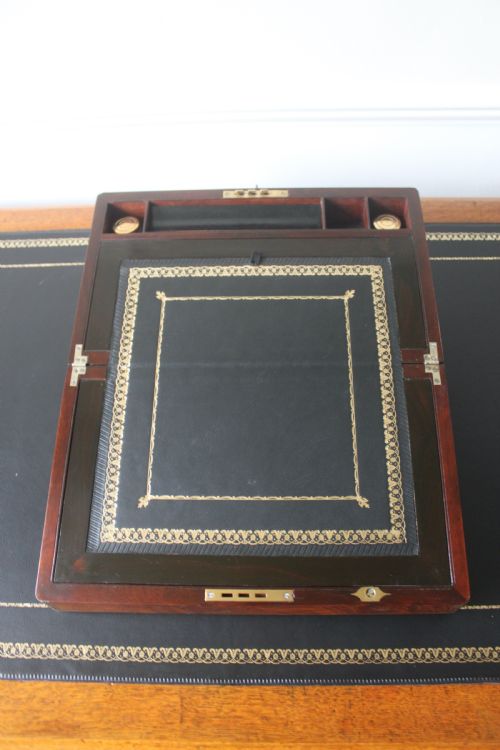 A VICTORIAN FIGURED WALNUT WRITING SLOPE WITH SECRET DRAWERS - ADDITIONAL PHOTO 6