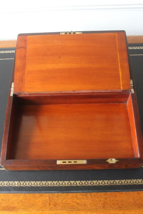 A VICTORIAN FIGURED WALNUT WRITING SLOPE WITH SECRET DRAWERS - ADDITIONAL PHOTO 10