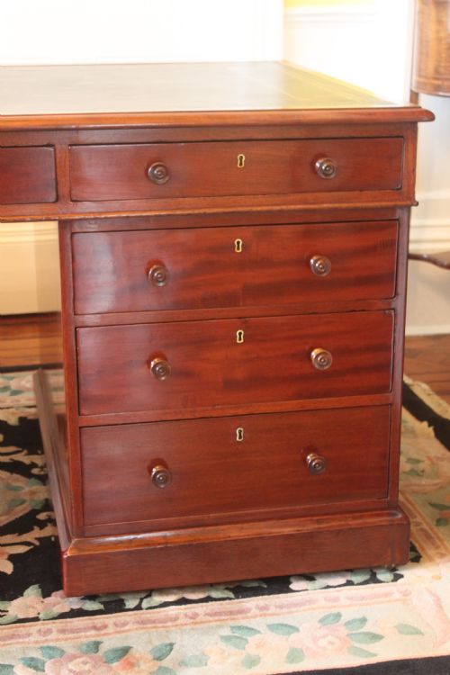 AN UNUSUALLY LARGE EARLY 19TH CENTURY PEDESTAL DESK - ADDITIONAL PHOTO 5
