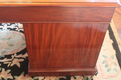 AN UNUSUALLY LARGE EARLY 19TH CENTURY PEDESTAL DESK - ADDITIONAL PHOTO 10