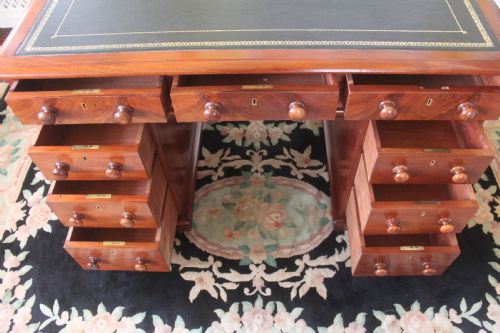VICTORIAN MAHOGANY PEDESTAL DESK - ADDITIONAL PHOTO 3
