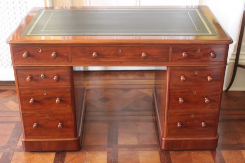 VICTORIAN MAHOGANY PEDESTAL DESK BY EDWARDS ROBERTS - ADDITIONAL PHOTO 1